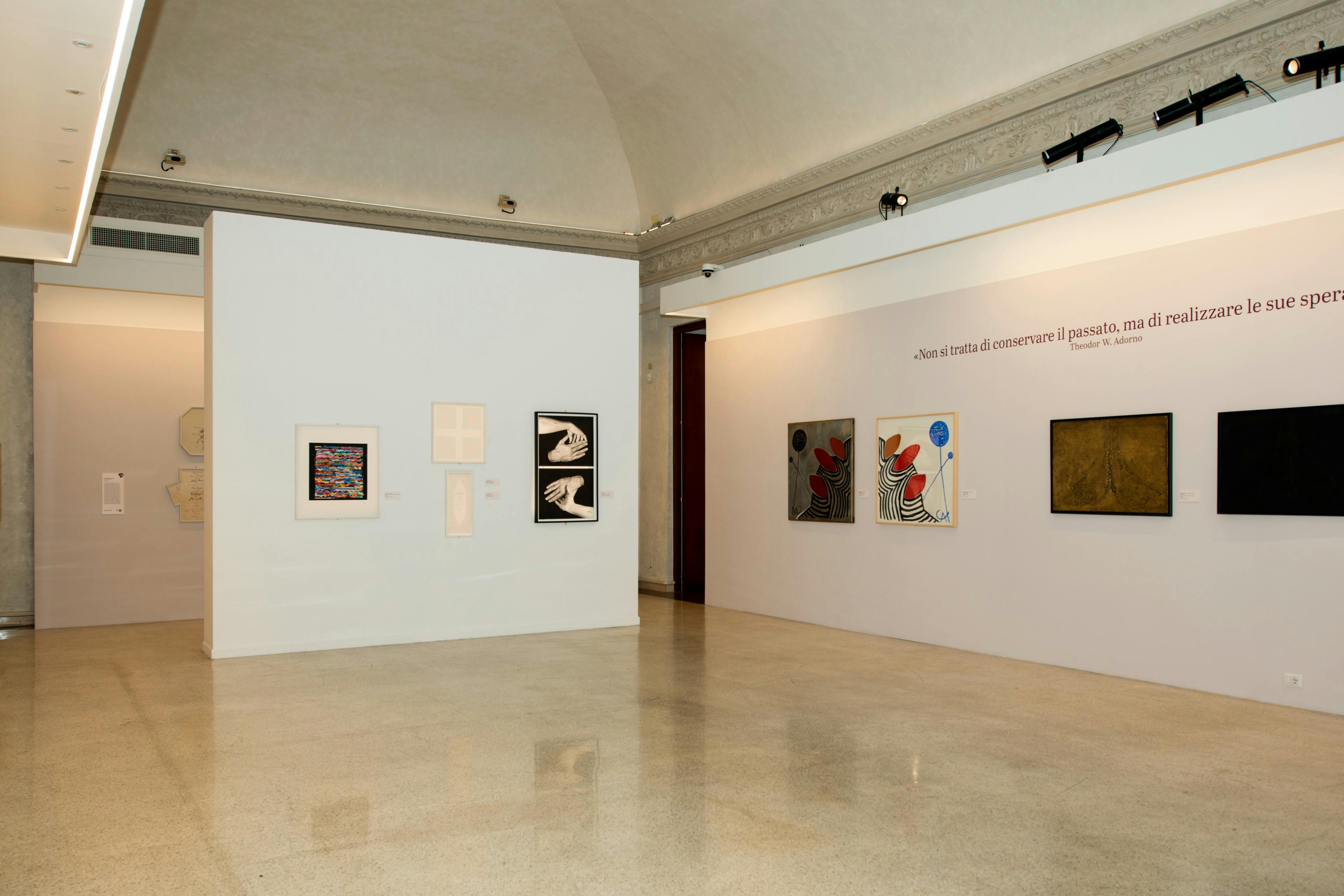 Πριν από τη συναυλία (τελευταία είσοδος 6:30 μ.μ.) οι θεατές μπορούν να απολαύσουν δωρεάν την έκθεση τέχνης Palace