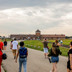 Auschwitz-Birkenau & Wieliczka Salt Mine: Guided Tour + Transport 4