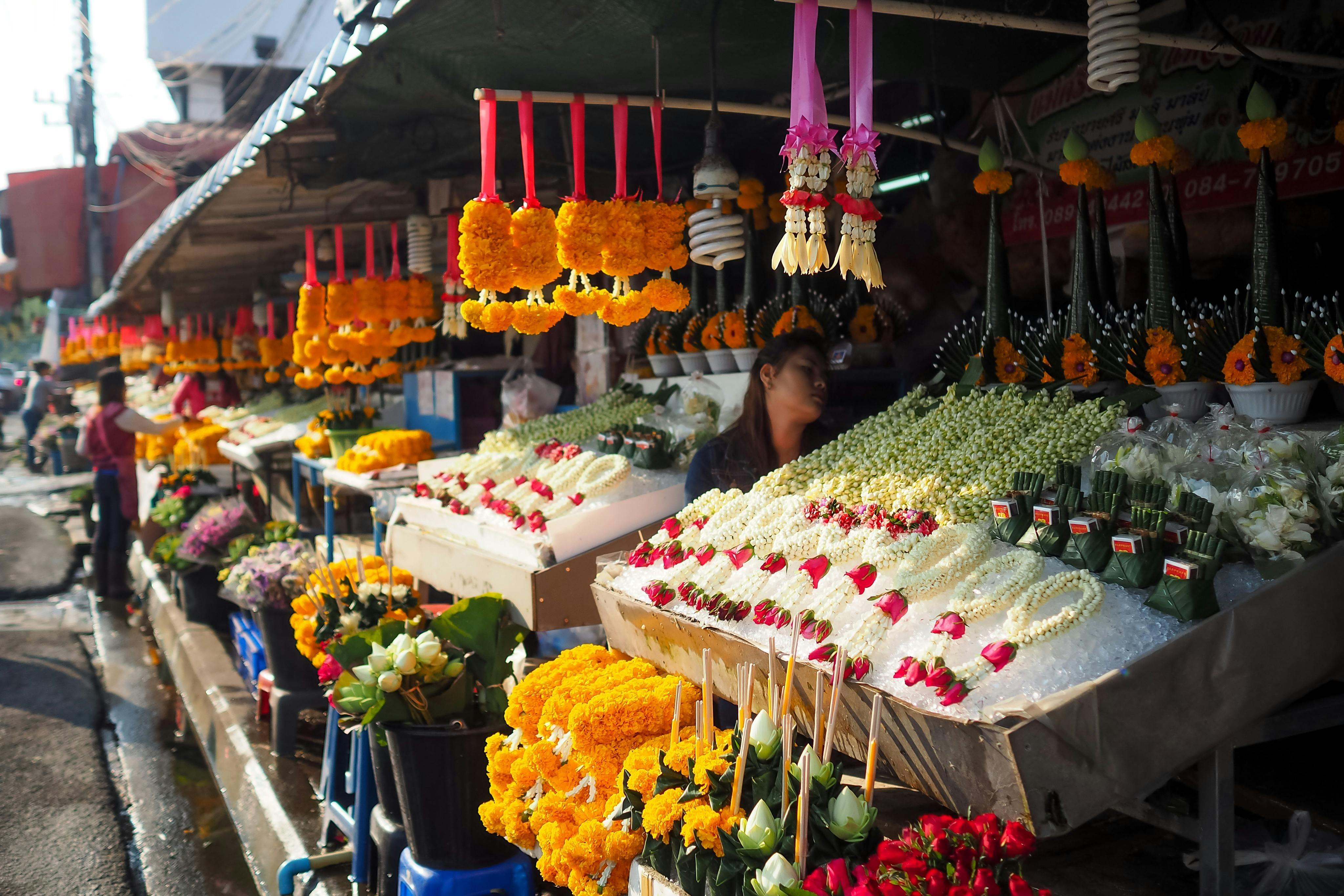 Ton Lamyai Flower Market
