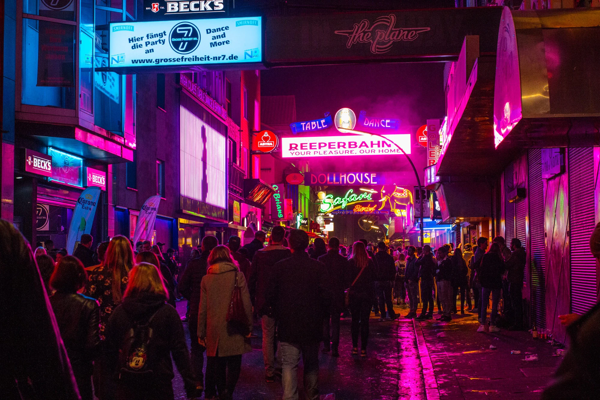 Hamburg: Reeperbahn Guided Tour + 1 Drink