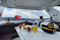 Croisière touristique sur le Bosphore à bord d'un yacht de luxe