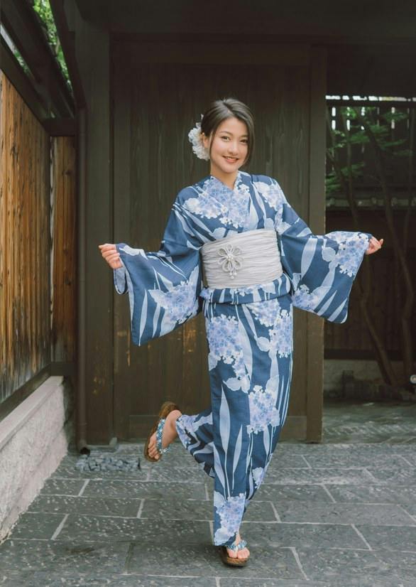 Kyoto Gion: Kimono Rental Experience for Children