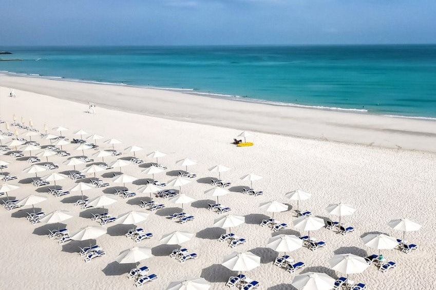 Saadiyat Mamsha Beach: Day Pass