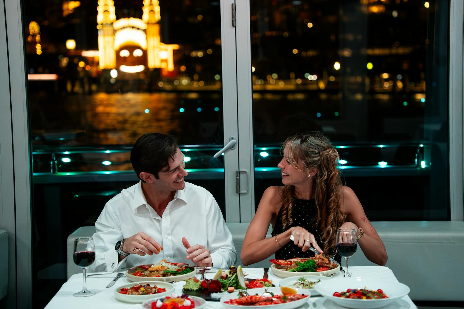 Sydney: Vivid Sydney Clearview Glass Boat Dinner Cruise 3