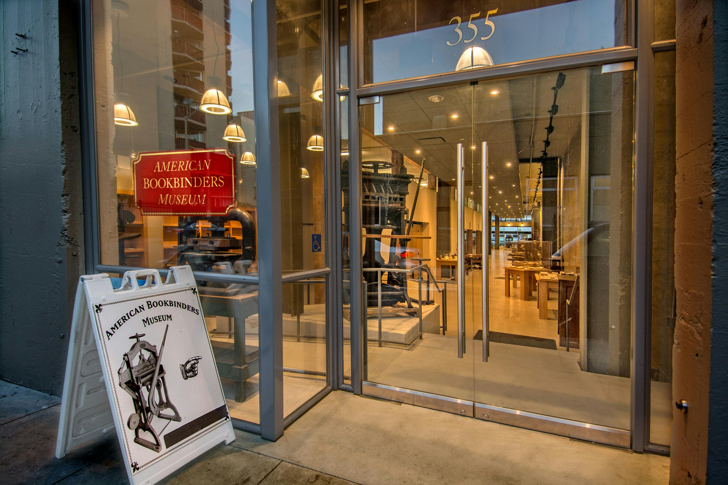 4 doporučených zážitků v destinaci <City 1772>: Americké muzeum vazačů knih