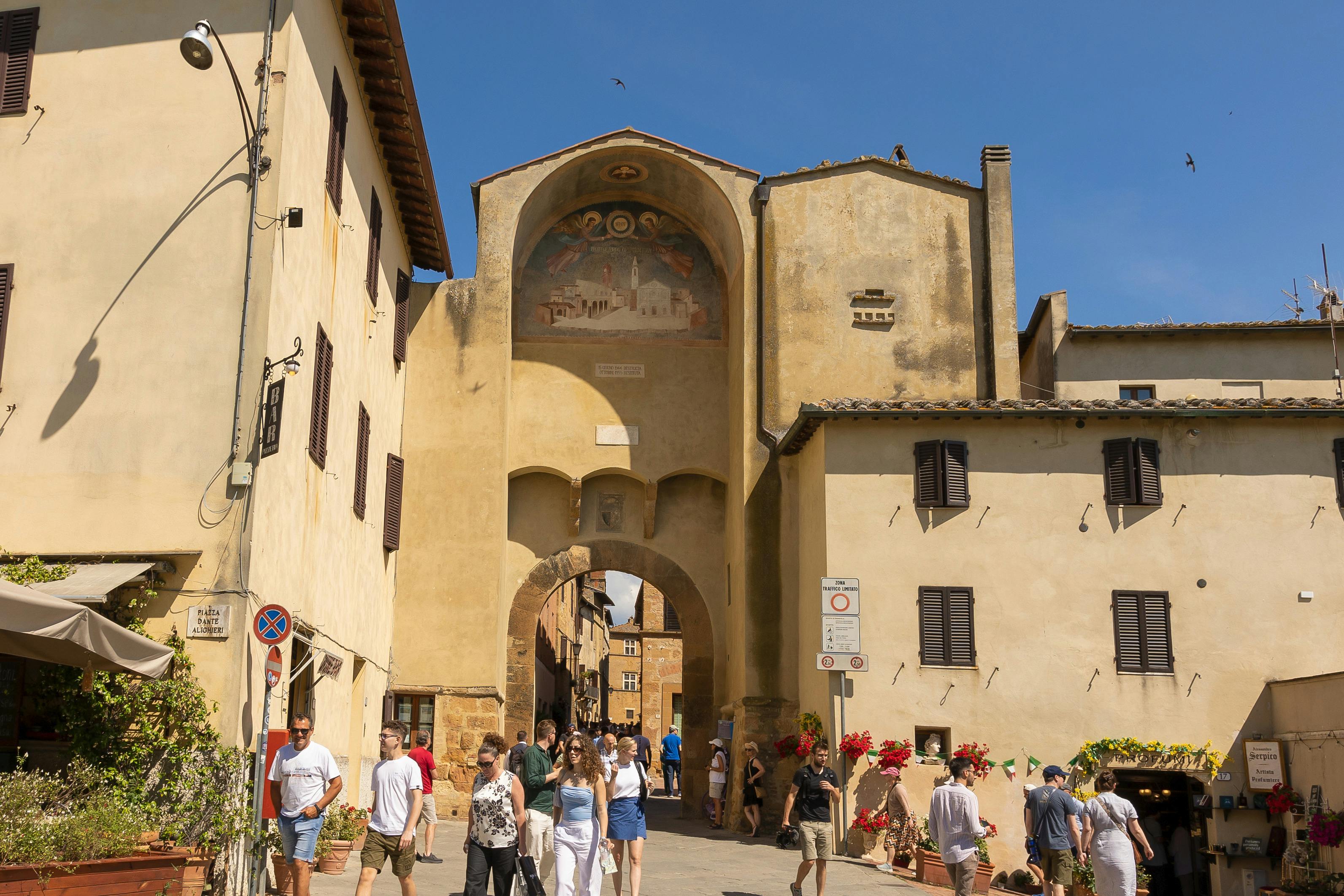 Medieval Tuscany Experience: Visit Monteriggioni and Val d'Orcia from Florence