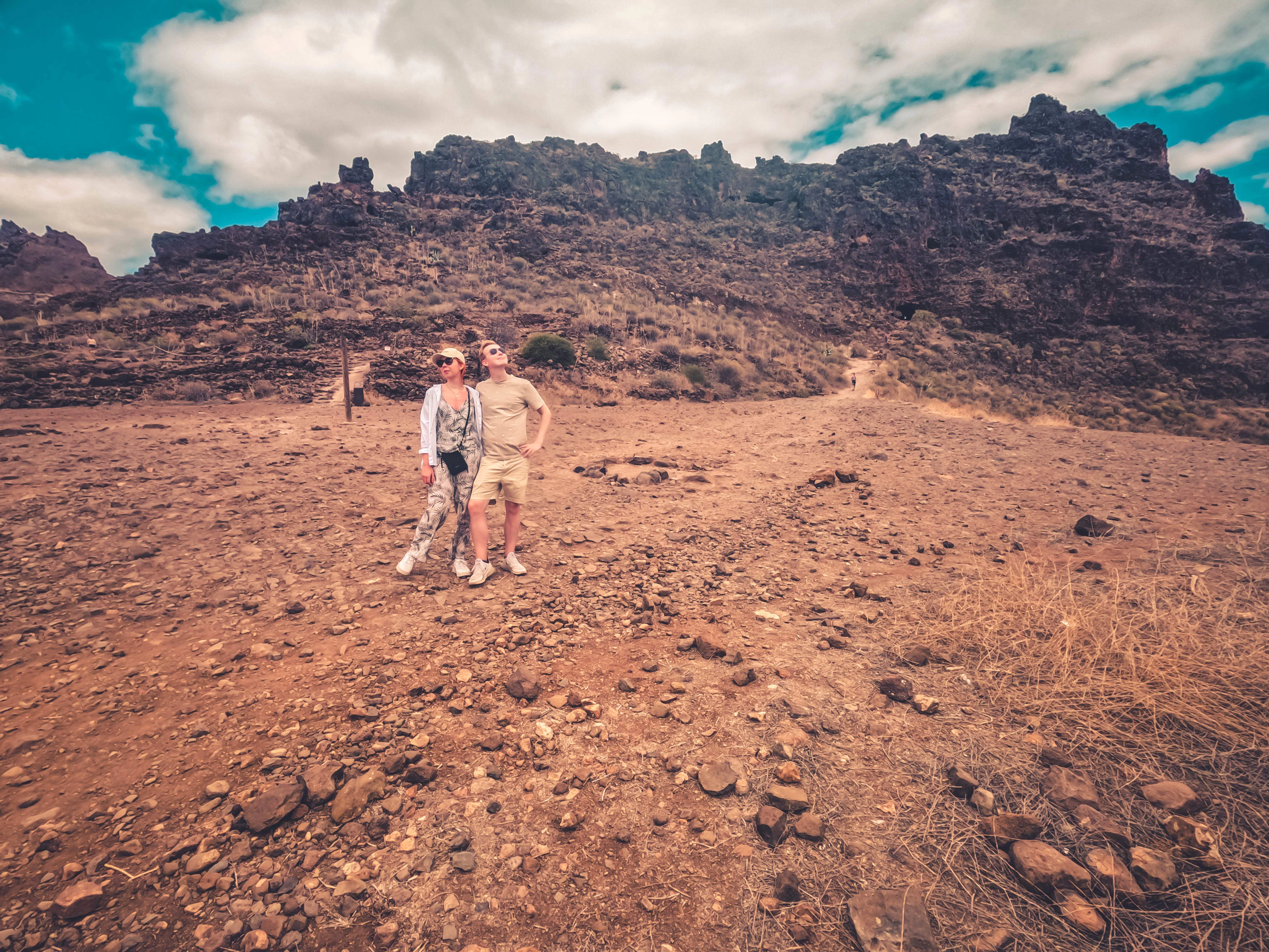 Gran Canaria: Guided Red Canyon Tour + Transfers + Local Products Tasting