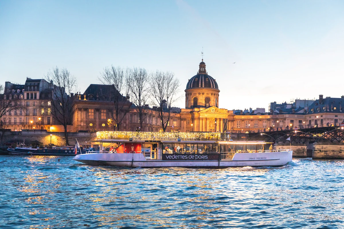 Seine River: Evening Cruise with Music Onboard by Vedettes de Paris — 1