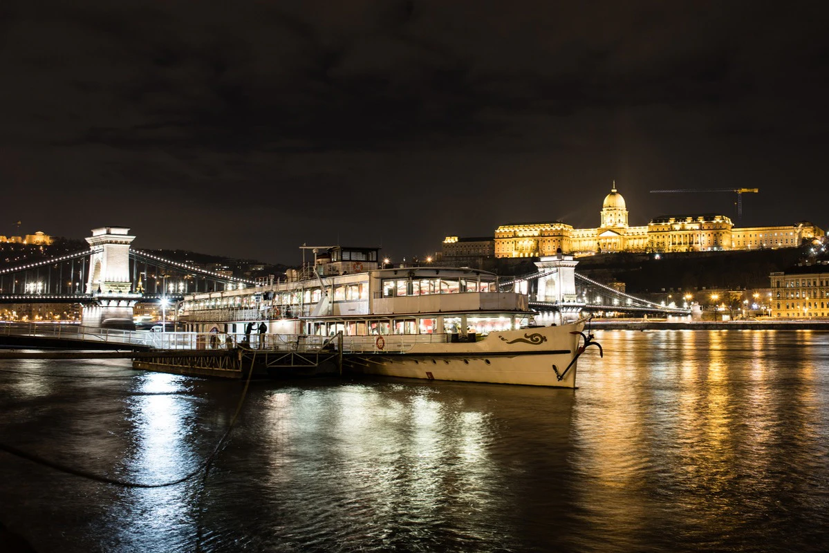 Budapeste: Passeio noturno de barco