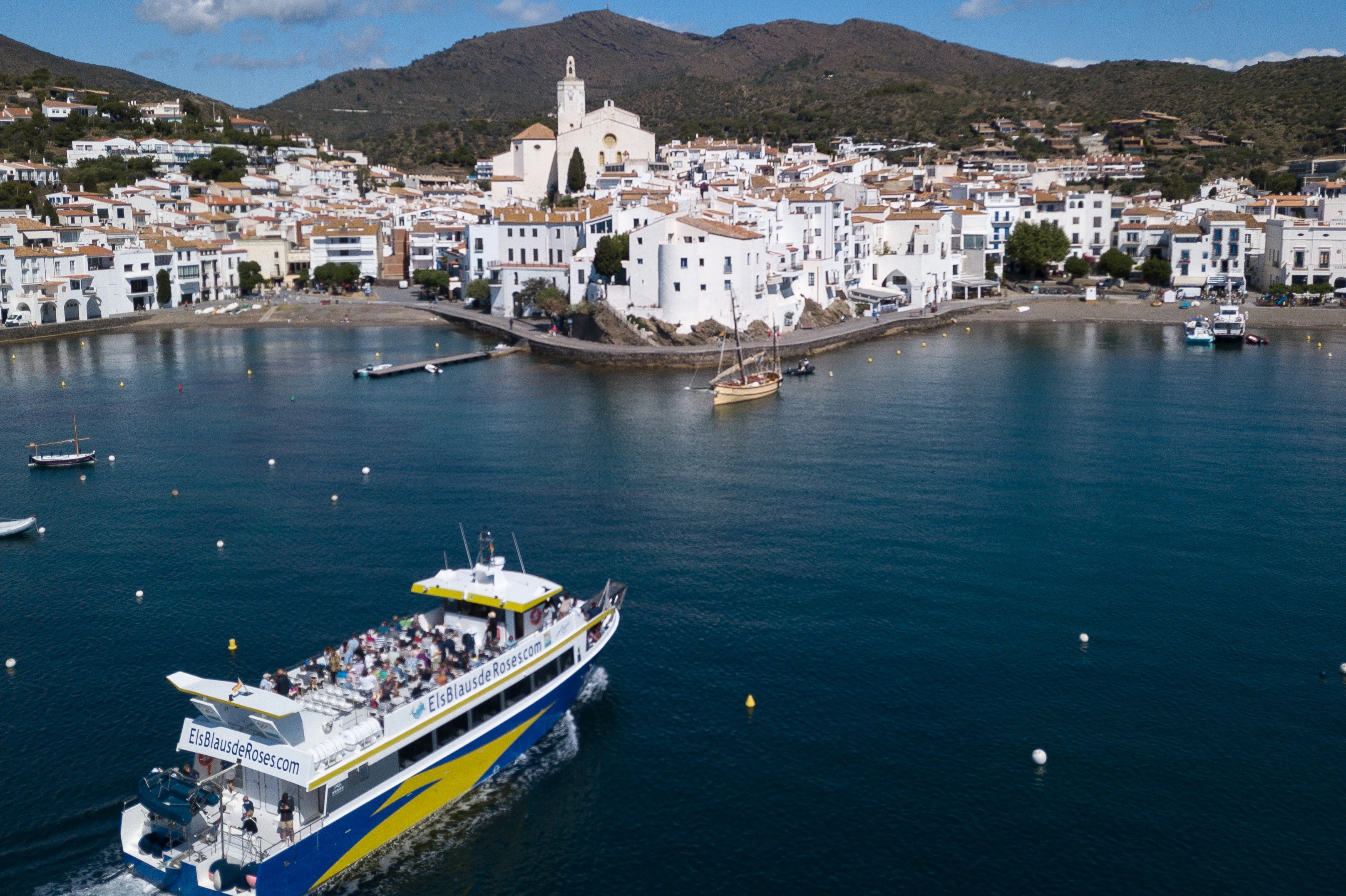 Costa Brava: Boat Trip to Cadaqués from Roses