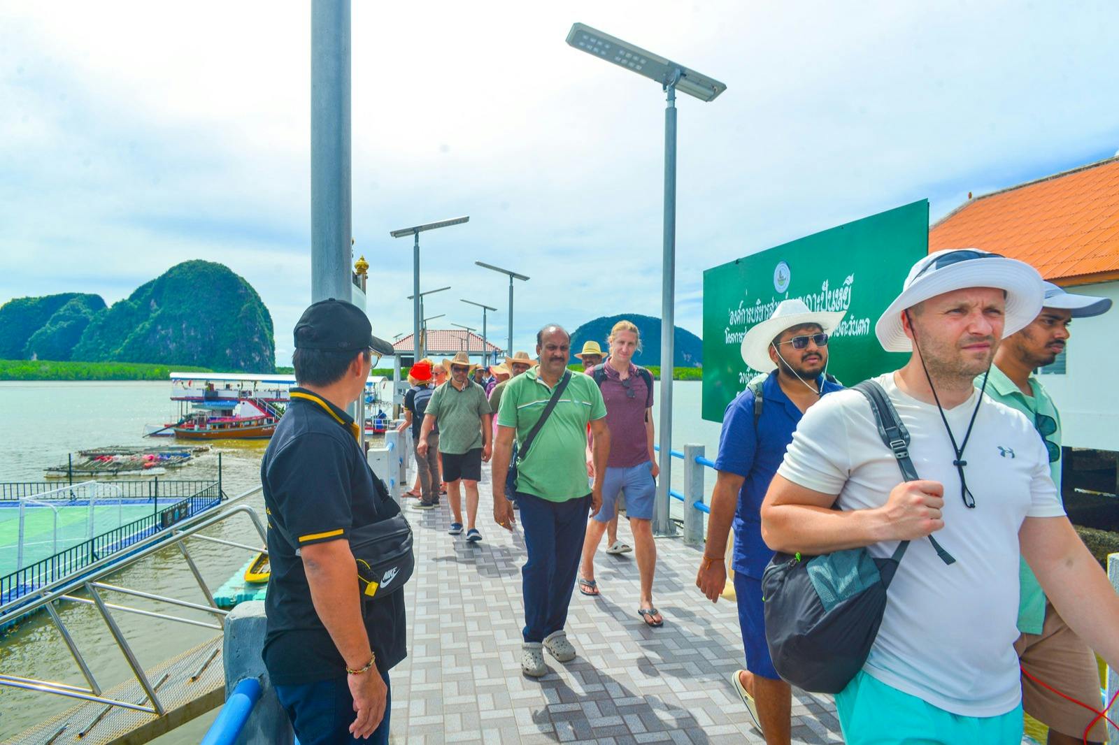 ジェームズ・ボンド島＆パンガー湾：プーケット発ロングテイルボートツアー＋送迎