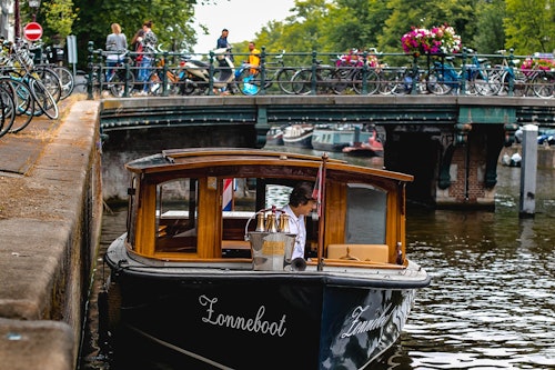 アムステルダム：ガイド付きフードツアー（ 1時間の運河クルーズ付き）（即日発券）