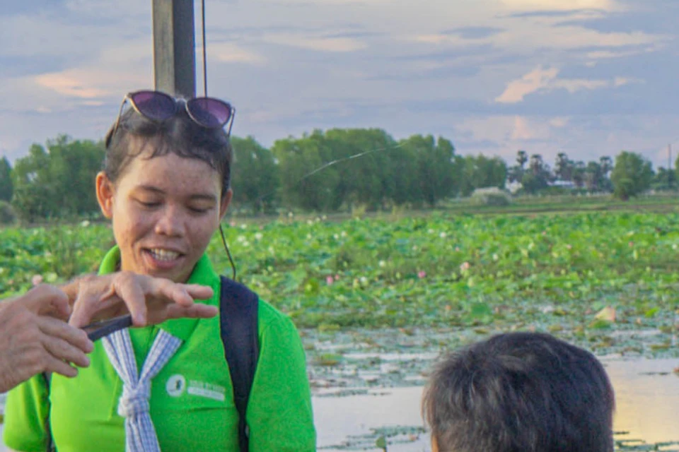 Enjoy watching the sunset over the rice fields with some cold drinks to end your evening tour.