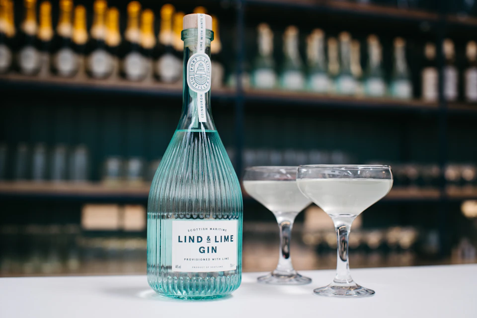 Bottle of Lind & Lime Gin and two Gimlet Cocktails