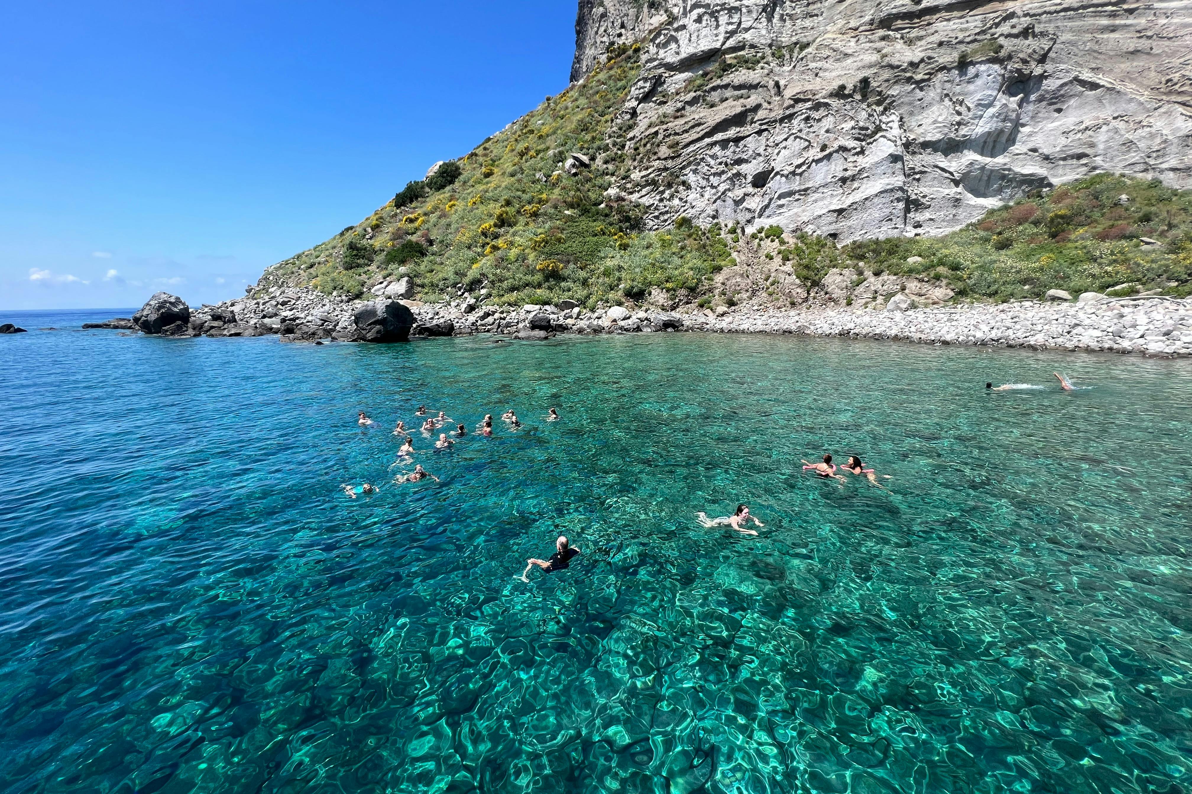 Isola di Ponza: Gita di un giorno da Anzio + crociera in barca + pranzo — 4
