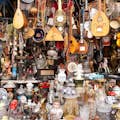 Un magasin d'instruments traditionnels grecs sur le marché de Monastiraki