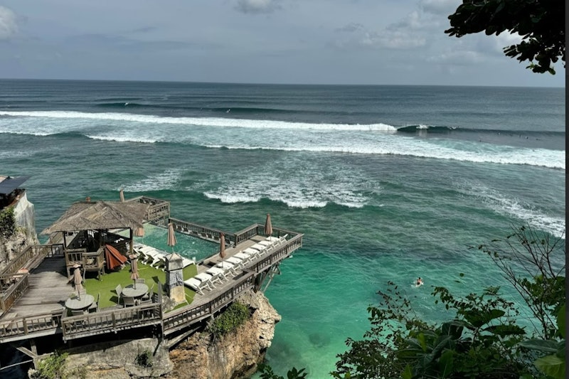 Uluwatu Temple, Kecak Fire Dance & Suluban Beach: Guided Tour + Transfer