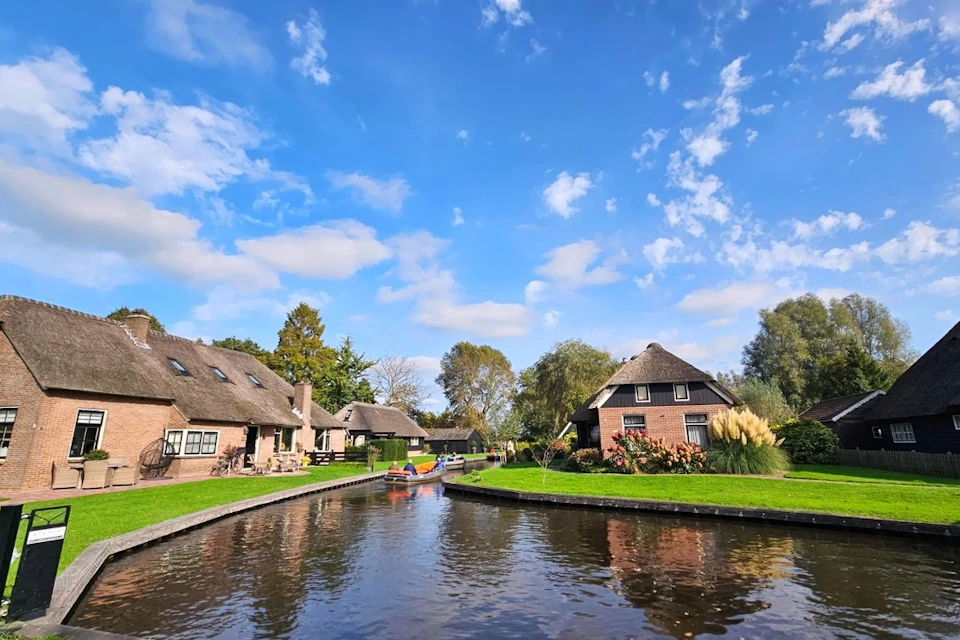 Autumn days on a sunny day, cruising along the canals is stunning!