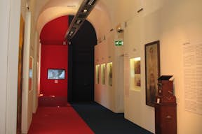 Dentro do museu