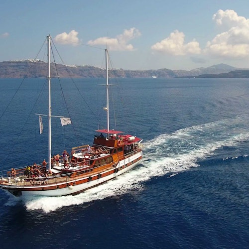Tour en barco por la caldera de Santorini