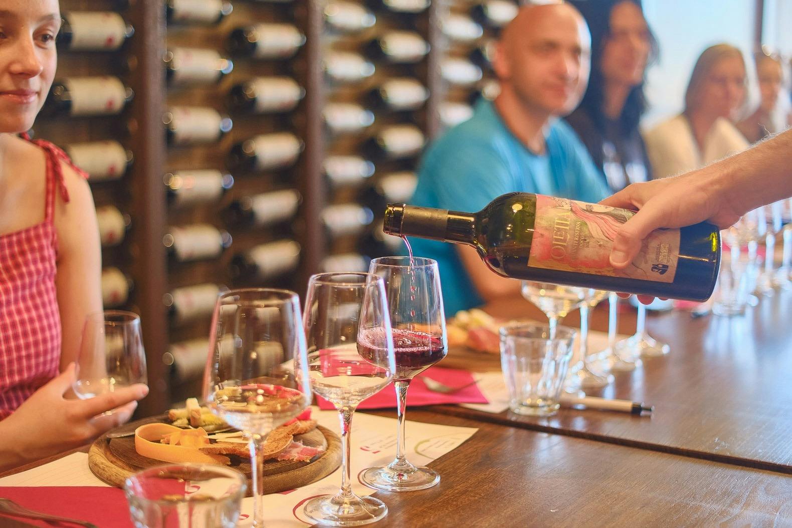 Degustació de vins i menjar