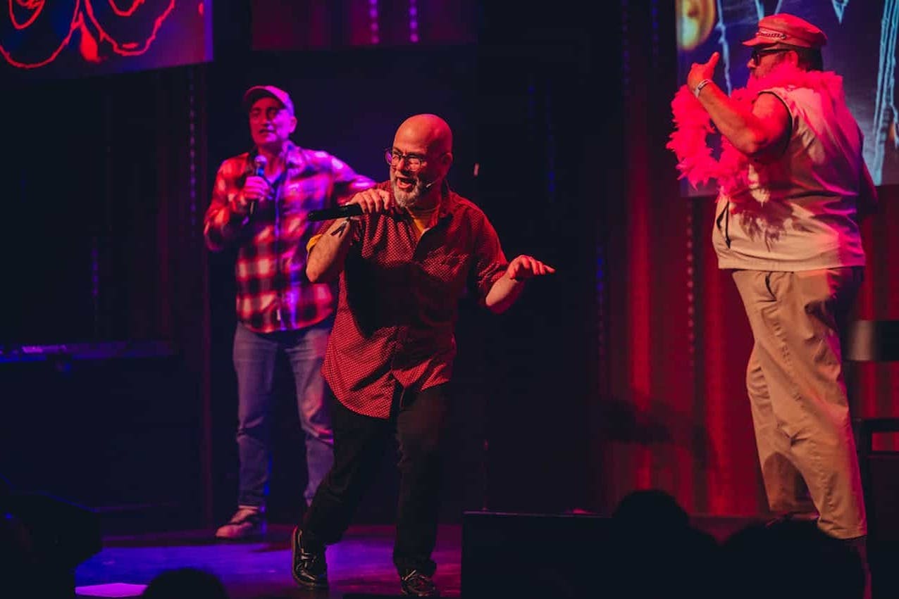 Ο Ρομπ, ο Μάικλ και ο Πεπ στη σκηνή