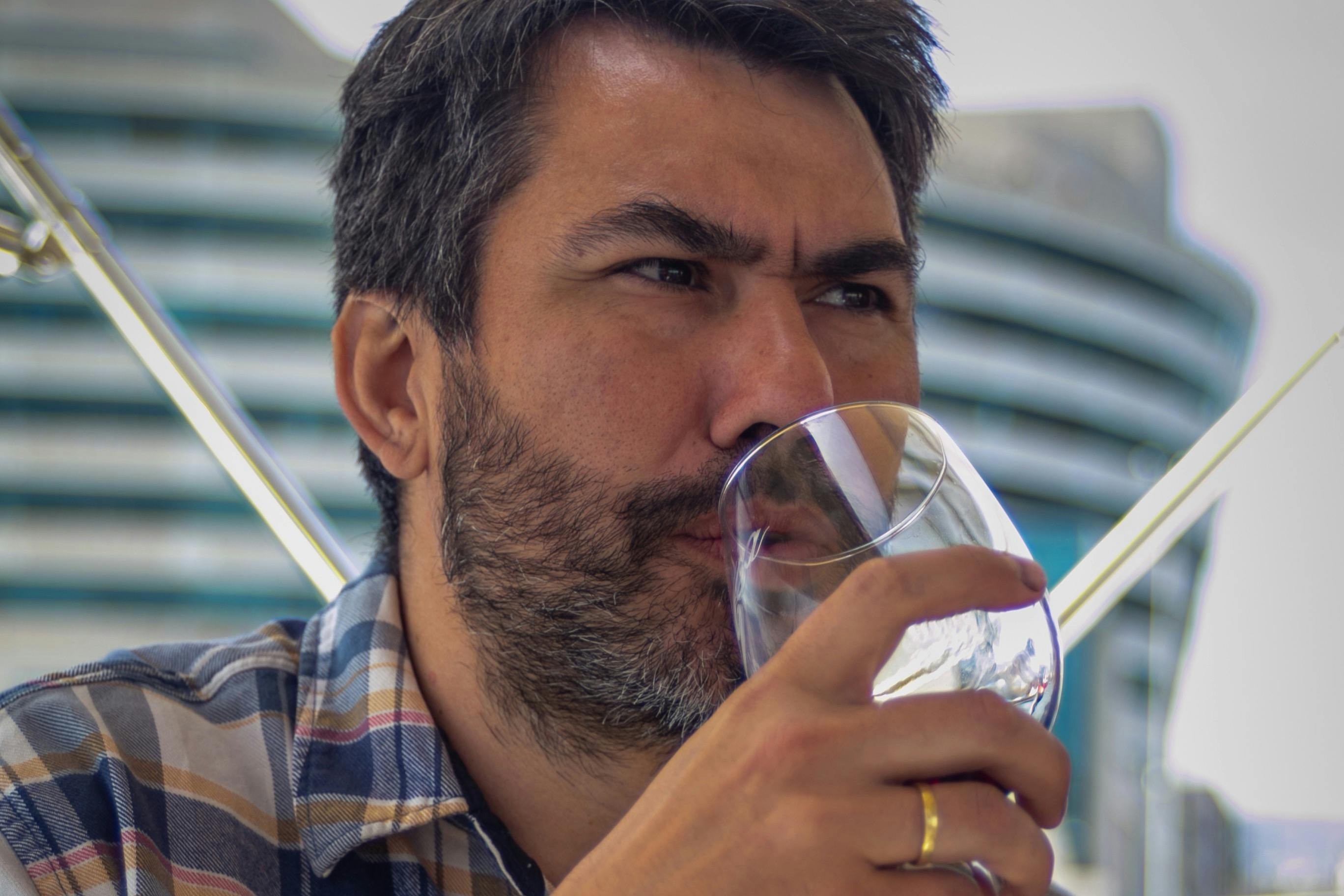 des vins de qualité supérieure, deux provenant d'une cave traditionnelle de la région du Priorat et les deux autres ayant vieilli sous la mer.