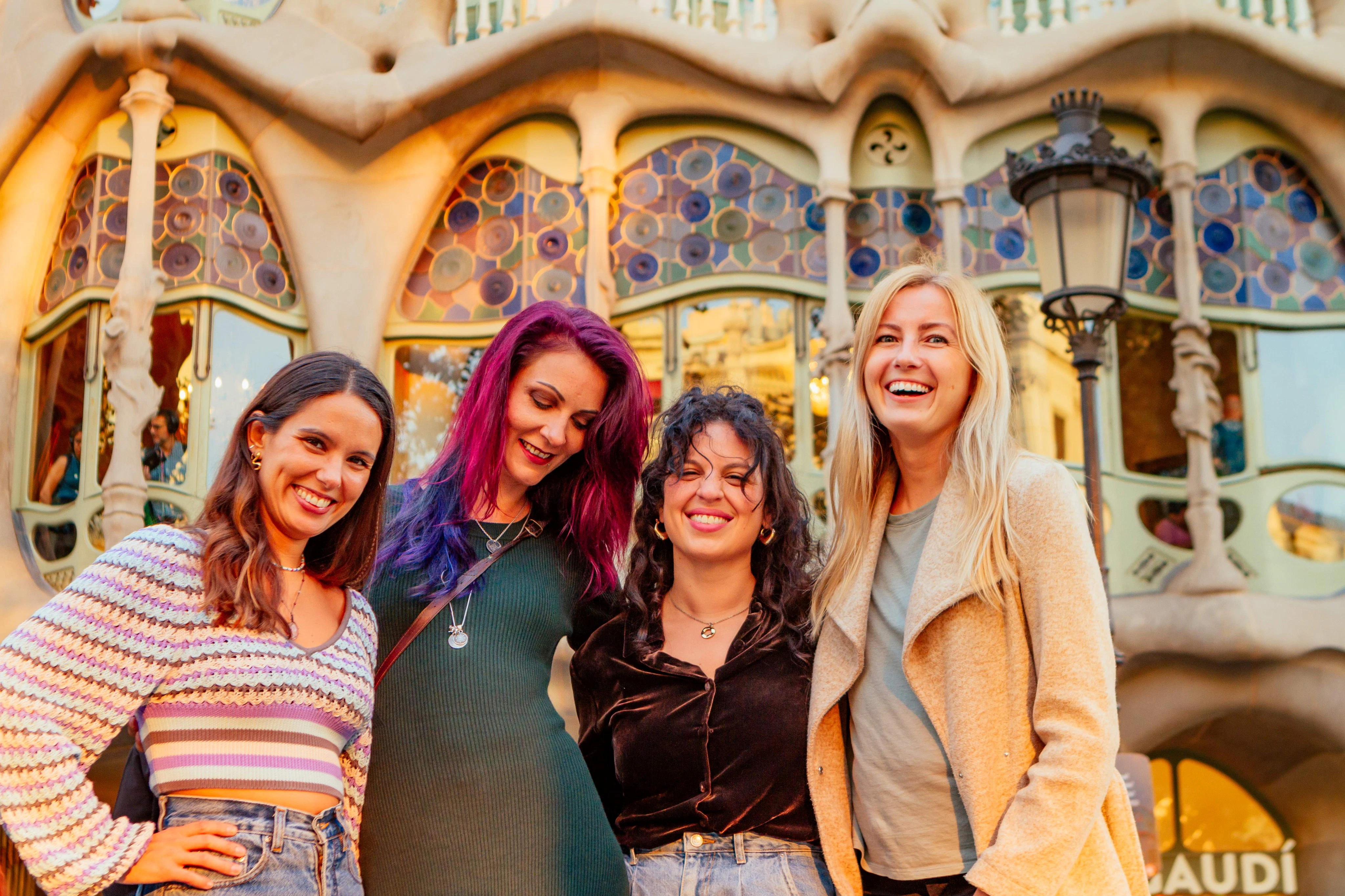 Barcelona: Professional Photoshoot at Casa Batlló & Casa Milà