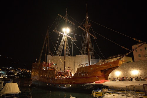 16世紀のレプリカ船で行くドブロヴニク・イヴニング・クルーズ(即日発券)