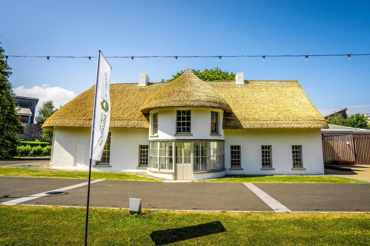 Ο Μοντέρνος Σιδηρόδρομος του Καζίνο στο χωριό Malahide