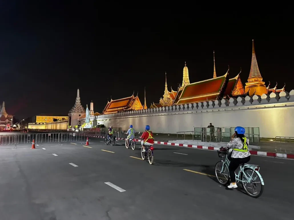 Bangkok: Sunset Guided Bike Tour + Dinner