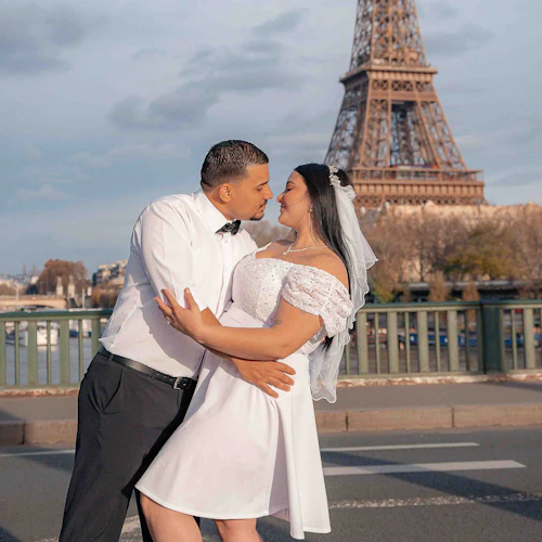 Paris: Sessão de fotos profissional na Torre Eiffel - 1 hora - Photo 2