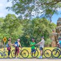 Εξερευνήστε τη συναρπαστική ομορφιά του ναού Bayon, της ταράτσας των ελεφάντων και του ναού Baphoun στο συγκρότημα Angkor Thom.