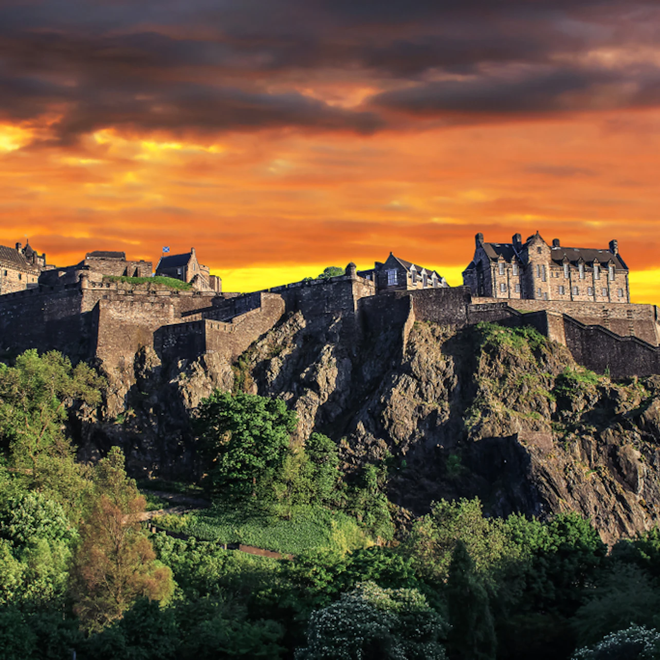 Edinburgh: Royal Attractions Tickets + Hop-On Hop-Off Bus Tour in Edinburgh – Tiqets
