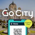Go City Vienna Explorer Pass em um celular com Vienna em segundo plano