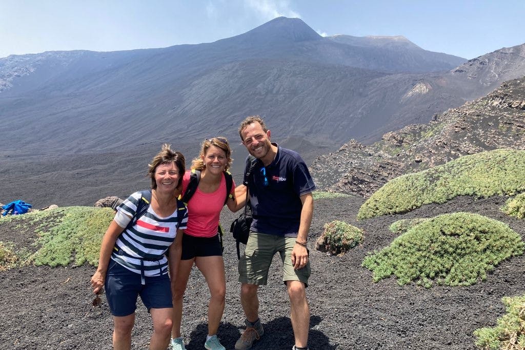 De Etna, de gids en bezoekers