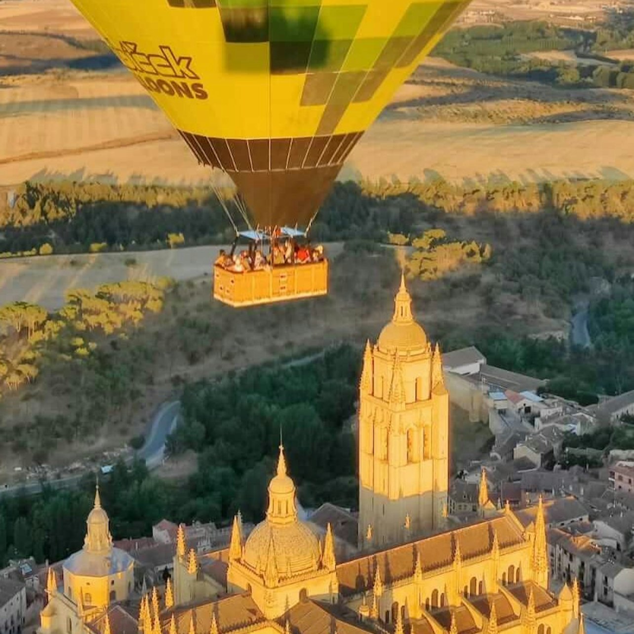 Segovia: Vuelo en globo con desayuno y cava - Alojamientos en Segovia