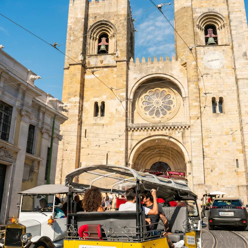 Passeio particular de Tuk Tuk de meio dia em Lisboa - Photo 3