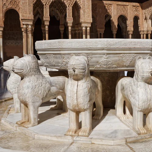 Alhambra y Palacios nazaríes: Entrada sin colas + Tour guiado para grupos reducidos - Photo 3