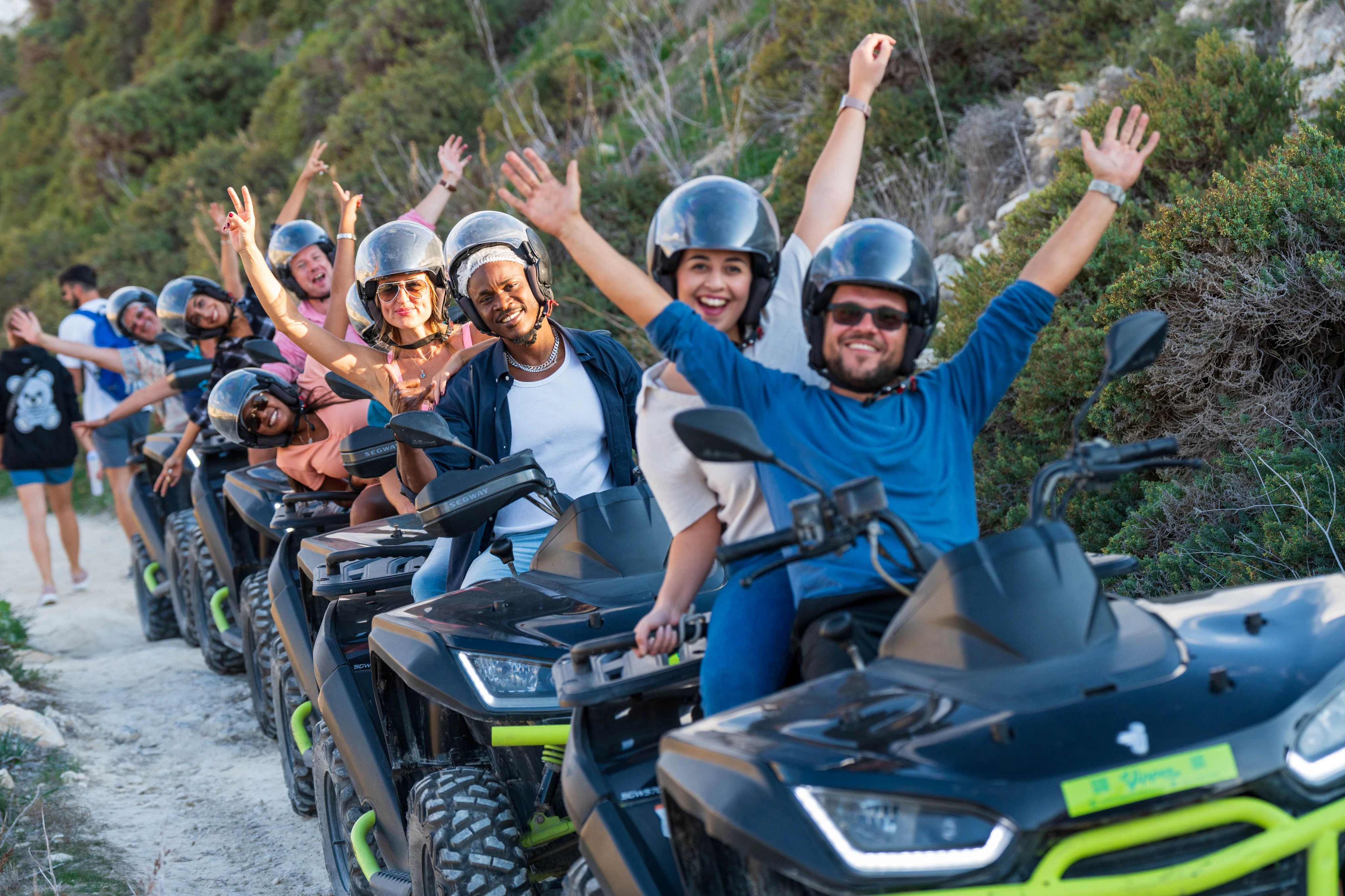 Gozo: Passeio guiado de moto-quatro + Transferes + Passeio de barco em Comino + Almoço