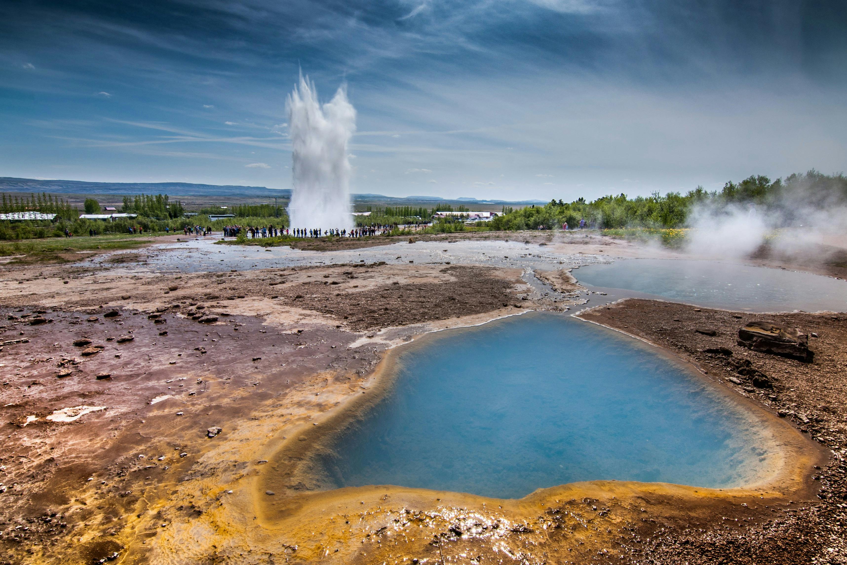 Strokkur vybuchuje každých 10 minut v Geysiru