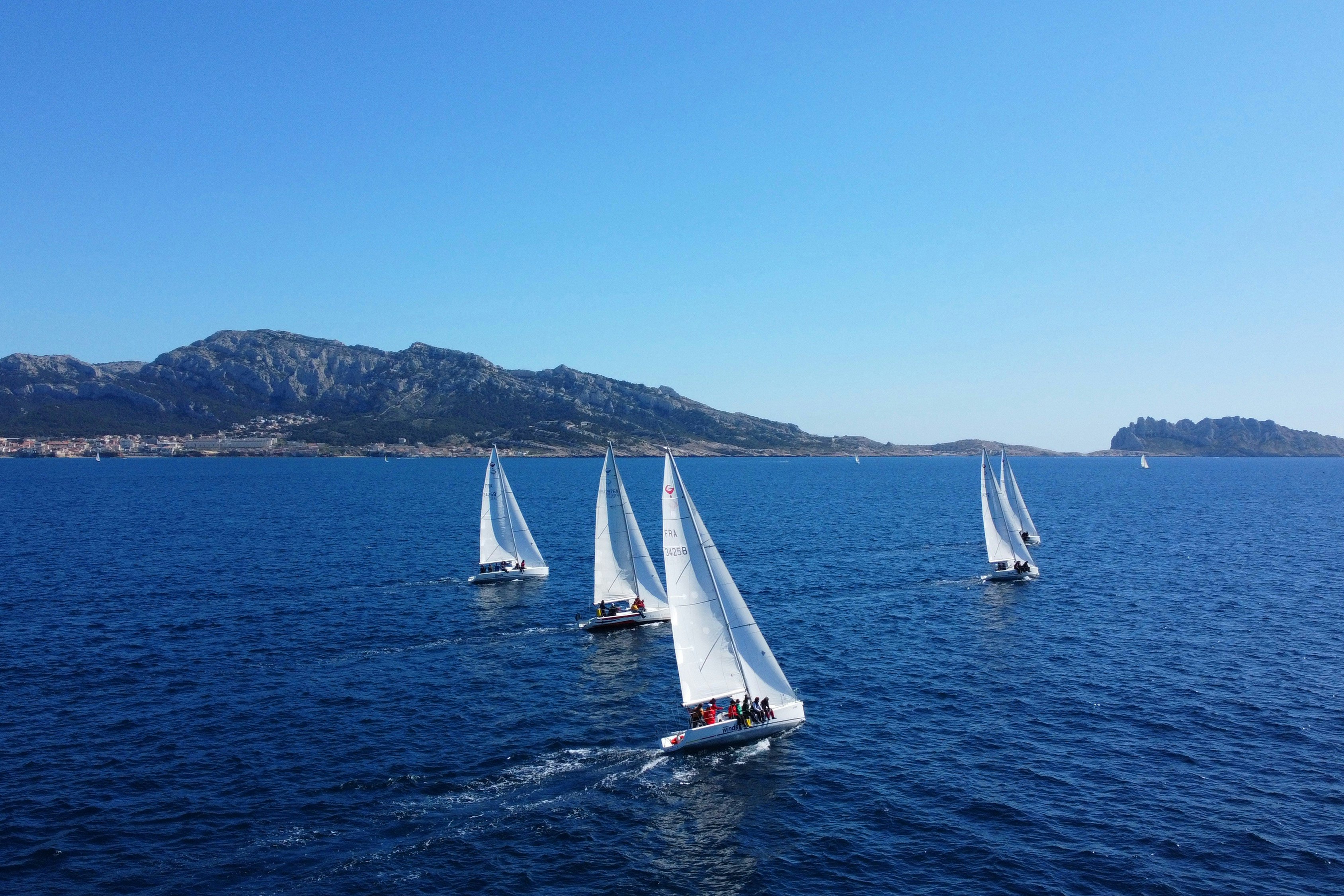 Marsella: Crucero en velero de medio día en grupo reducido
