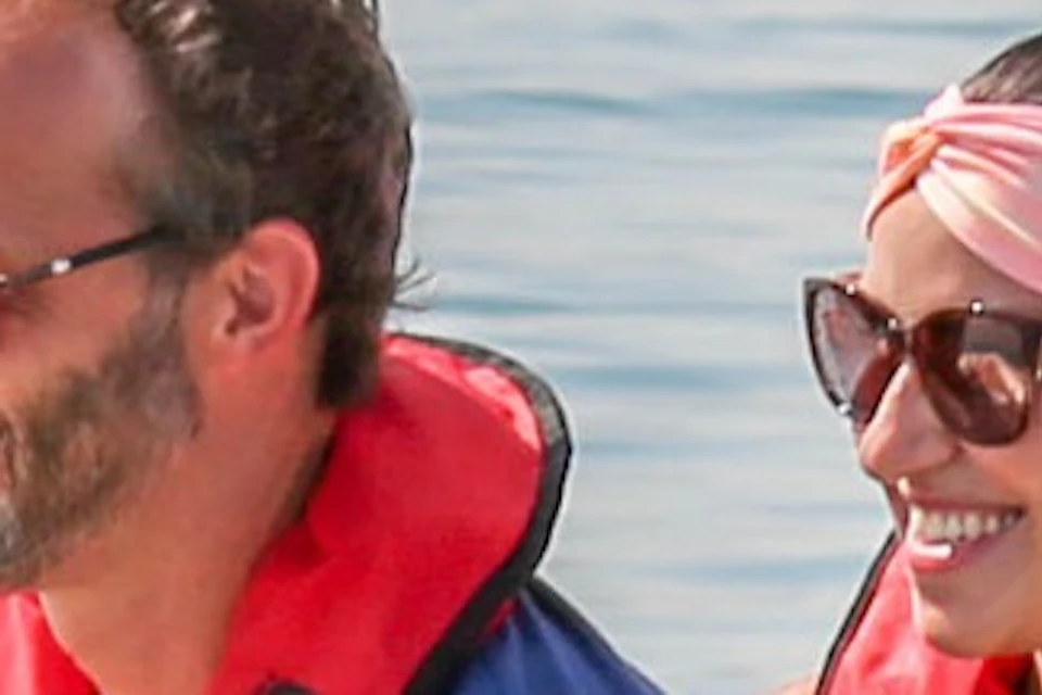 Speed through Dubai's prestige waters!