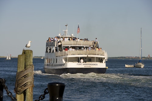 Boston Harbor: 1-Hour Historic Sightseeing Cruise