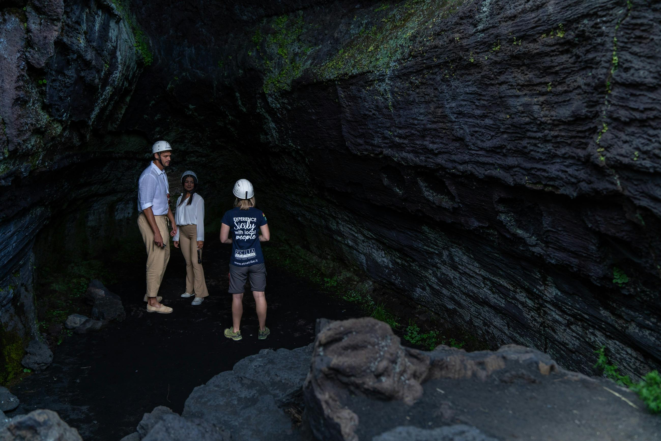 Επίσκεψη σε σπήλαιο λάβας
