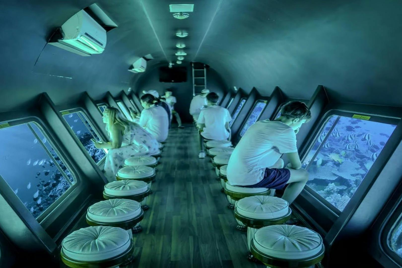 Hurghada: Guided Semi-Submarine Tour + Transfers 2