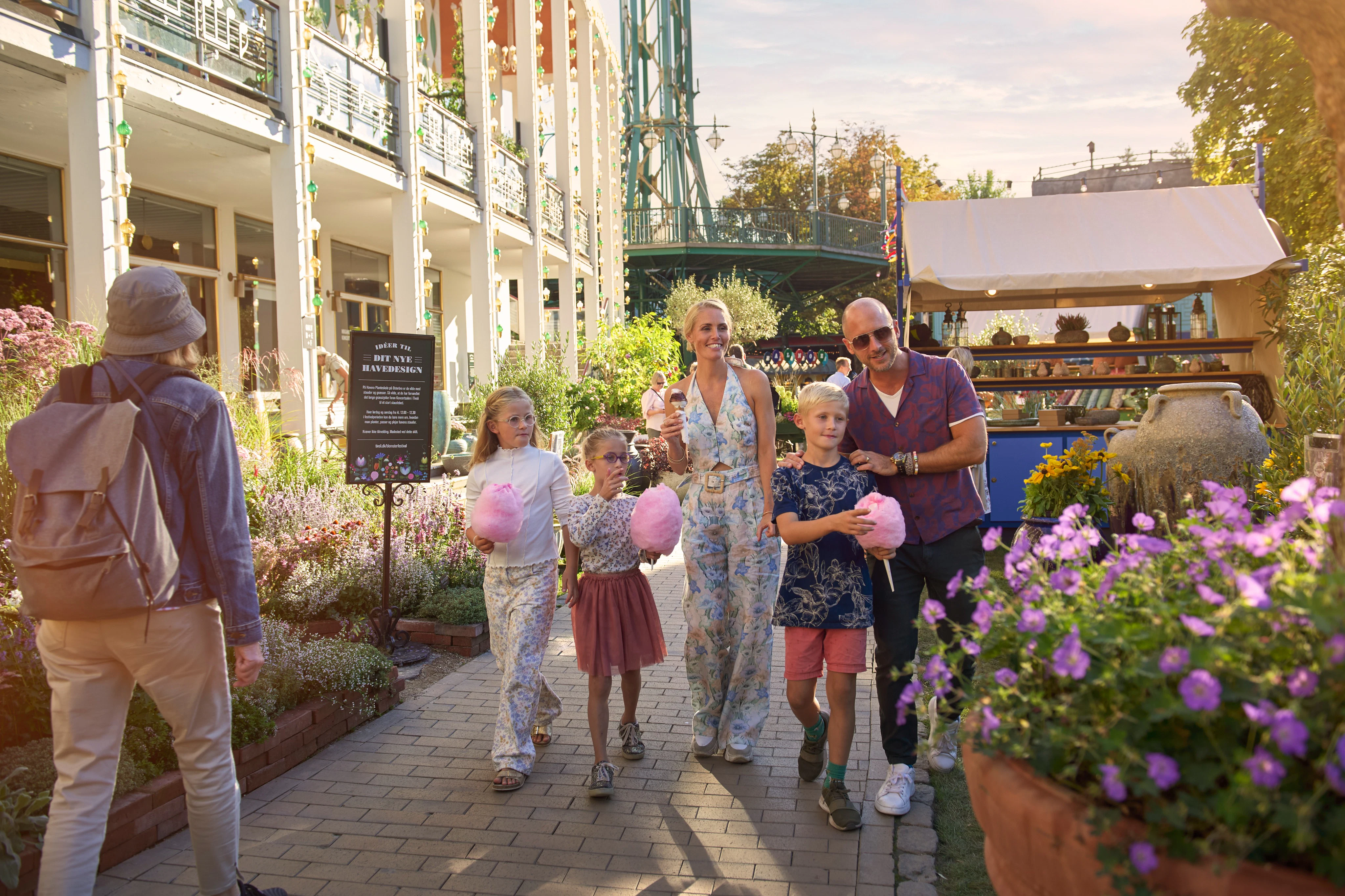 Copenhagen Card - HOP: 40+ Attractions incl. Tivoli + Hop-on Hop-off Bus