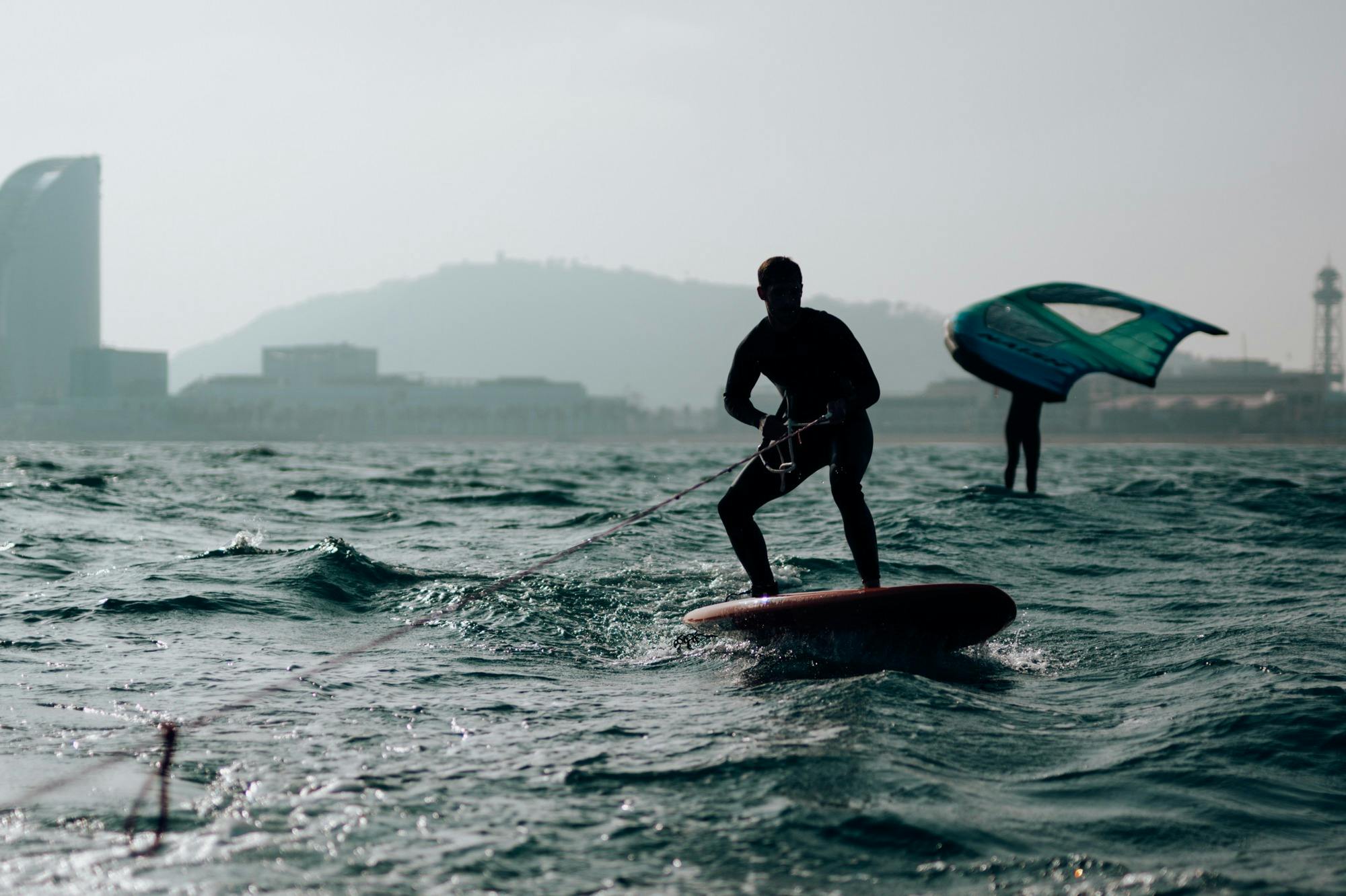 Personne faisant du wakefoiling