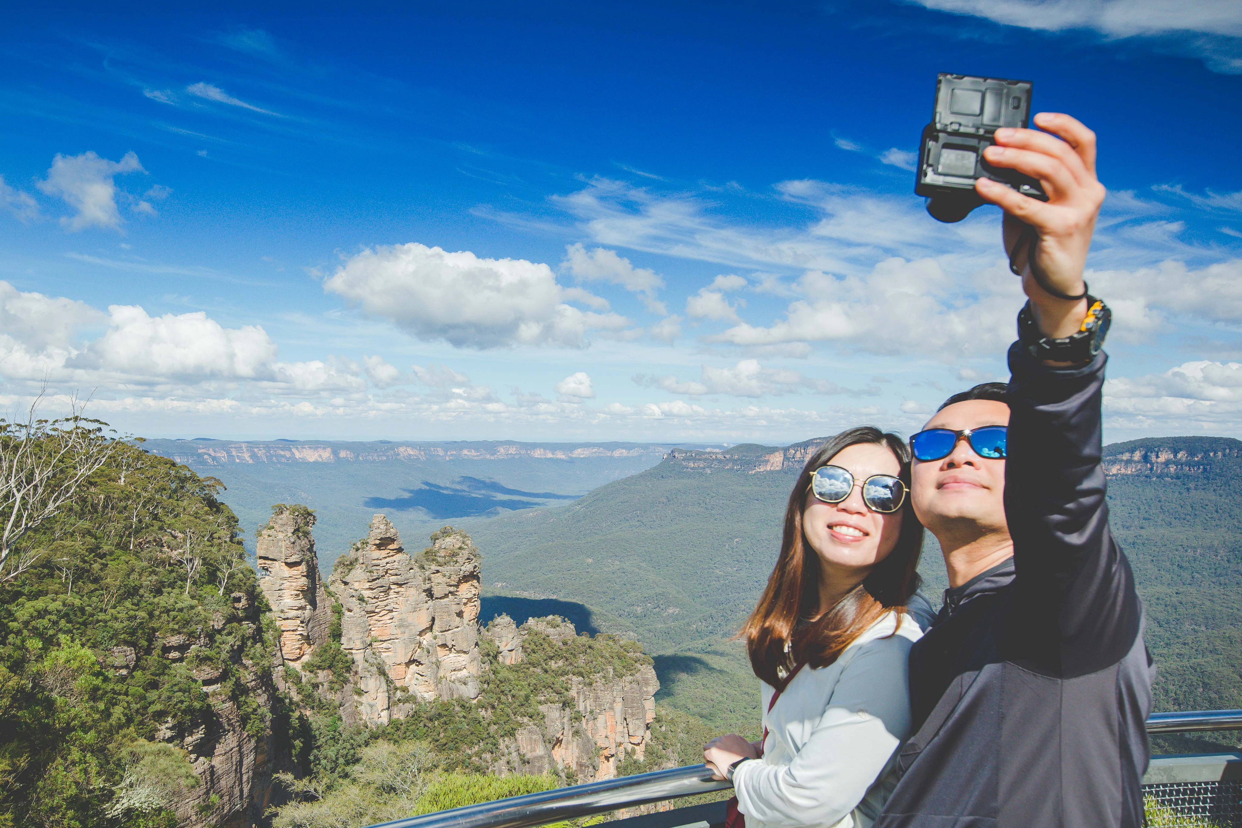 Blue Mountains: Guided Day Tour from Sydney with Featherdale Wildlife & Bushwalk