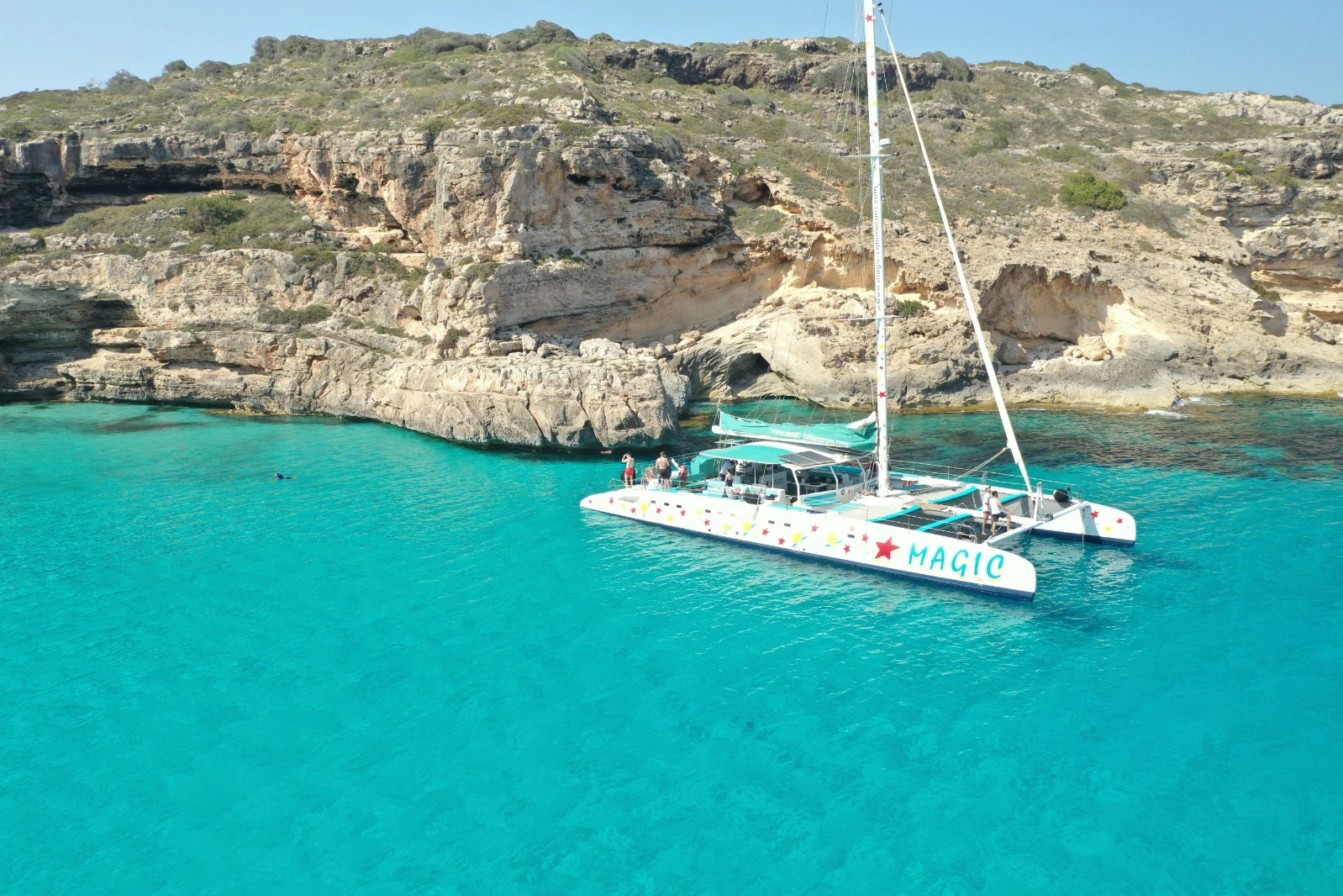 Mallorca: Catamaran Sailing Trip + Lunch or Dinner + Drinks